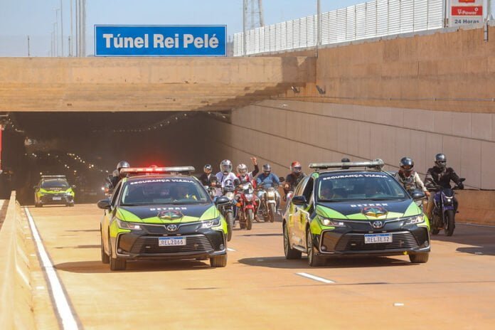 Pioneiros e autoridades se emocionam ao ver Túnel Rei Pelé virar realidade brasilia