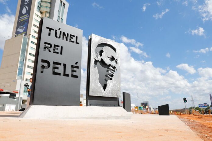Memorial do Túnel Rei Pelé celebra o jogador e os trabalhadores da obra brasilia