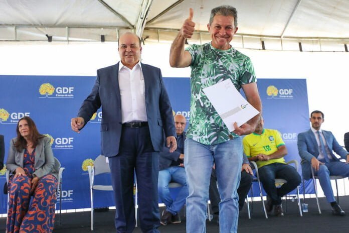 GDF anuncia programa Meu Lar e entrega 706 escrituras a moradores brasilia