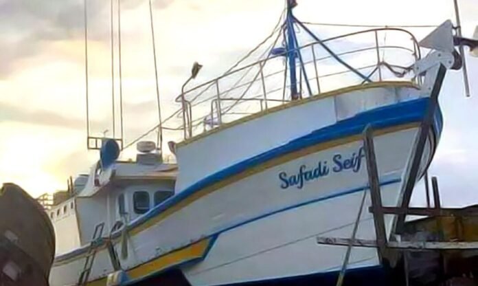 Marinha resgata cinco tripulantes após naufrágio de embarcação pesqueira em Santa Catarina mundo