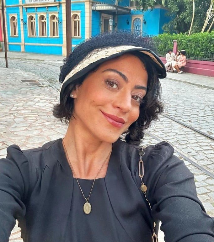 Carol Castro arrasa em foto sensual e recebe elogios dos fãs cultura