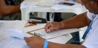 Volume de serviços no país cai 1,6% de março para abril