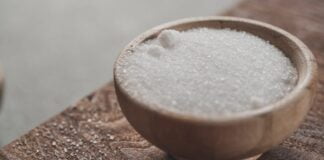 Estudo associa consumo excessivo de sal a distúrbios cognitivos e sugere possíveis alvos terapêuticos