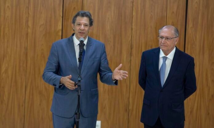 Governo anuncia descontos de até R$ 8 mil para compra de carros e até R$ 99,4 mil para ônibus e caminhões economia