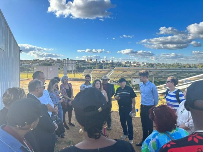 Comissão internacional visita usina fotovoltaica do DF brasilia