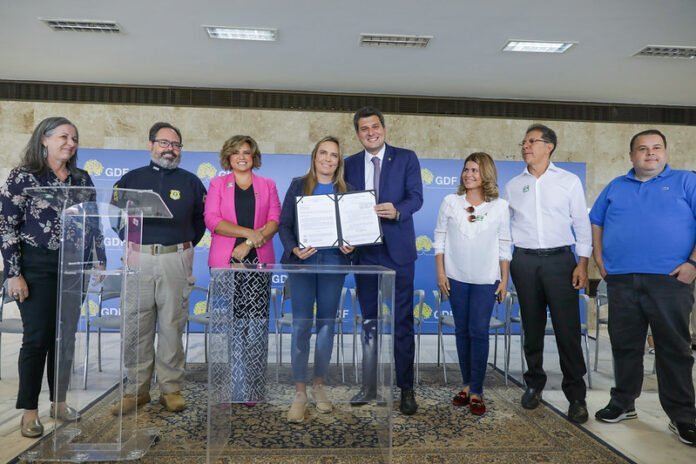 GDF sanciona lei que assegura participação de autistas em capacitações brasilia