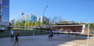 GDF doa areia de campeonato de vôlei de praia para quadras e parquinhos