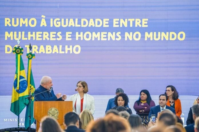 Presidente sanciona lei que determina igualdade salarial entre homens e mulheres politica