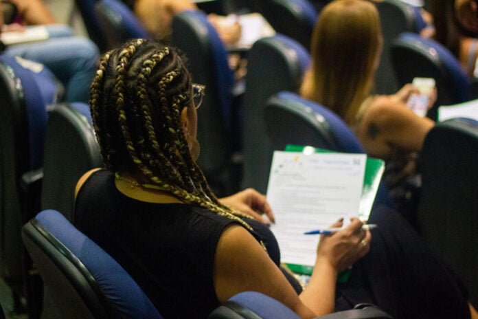 Governo lança edital para bolsas de graduação e pós-graduação brasilia