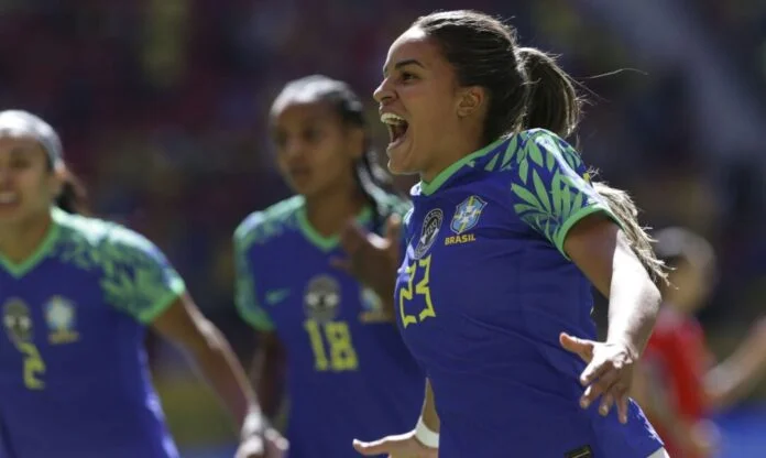 Seleção feminina goleia Chile em último jogo antes da Copa do Mundo esporte