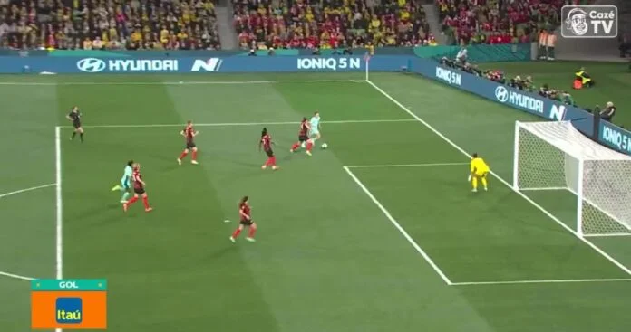 Austrália goleia Canadá e se classifica em primeiro lugar no grupo B da Copa do Mundo esporte