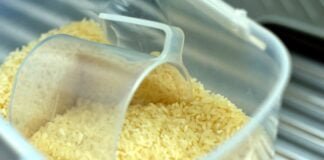 Lavar ou não lavar o arroz: o debate sobre a preparação do grão antes do cozimento