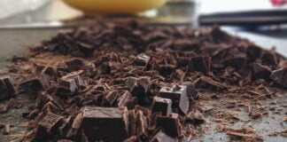Chocolate: vilão ou aliado da saúde? Veja 7 benefícios e como consumir com equilíbrio