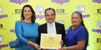 Iel goiás homenageia governo de valparaíso por práticas de estágio