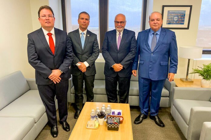 Governador Ibaneis Rocha se reúne com diretor-executivo do FMI em Washington brasilia