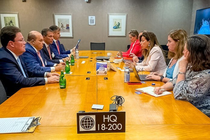 Governador discute financiamento de projetos com equipe do Banco Mundial brasilia