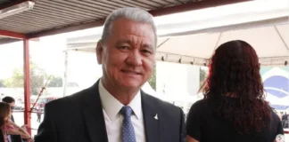 Diretor do Detran-DF é homenageado com a Ordem do Mérito Bombeiro Militar do DF