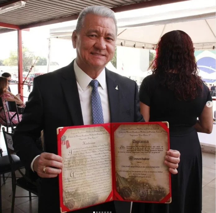 Diretor do Detran-DF é homenageado com a Ordem do Mérito Bombeiro Militar do DF brasilia