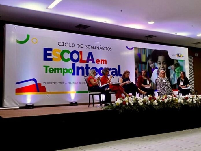 Secretaria de educação de valparaíso participa do ciclo de seminários que antecipa as discussões para o 19º fórum nacional dos dirigentes municipais da educação brasilia