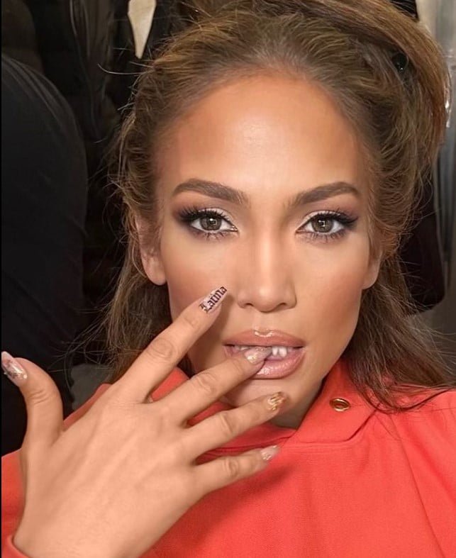 Jennifer Lopez esbanja sensualidade em fotos no Instagram cultura