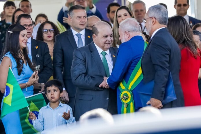 Escolas públicas do DF aFesta para todas as idades no desfile de 7 de Setembrobrem os desfiles de 7 de Setembro brasilia