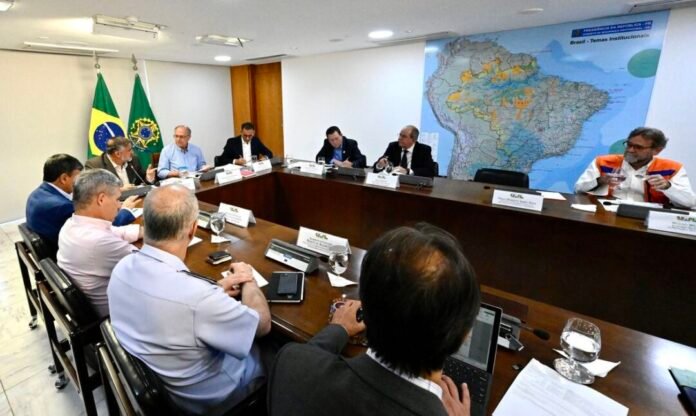 Governo Federal Mobiliza Recursos para Auxiliar o Rio Grande do Sul após Ciclone Extratropical politica