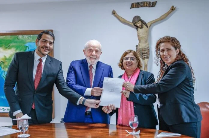 Presidente Lula aprova parecer da AGU que fixa pena de demissão para casos de assédio sexual politica