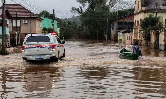 Governo criará comitê emergencial para restabelecer comunicação no RS mundo