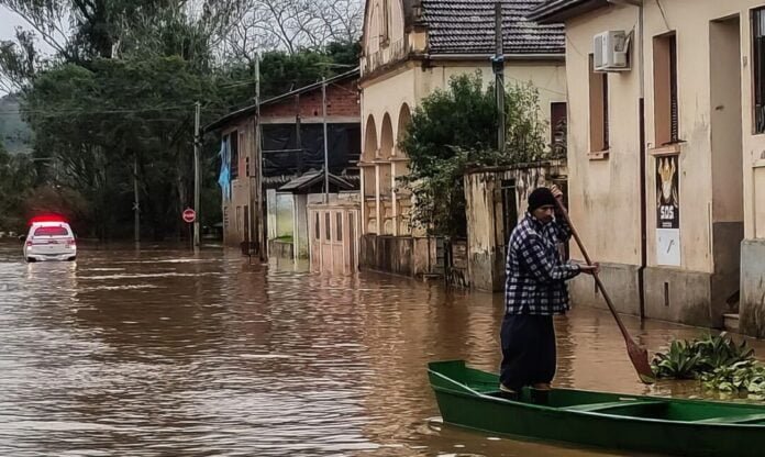 Rio Grande do Sul em Alerta: Risco de Temporais e Aumento no Número de Mortes devido a Enchentes mundo