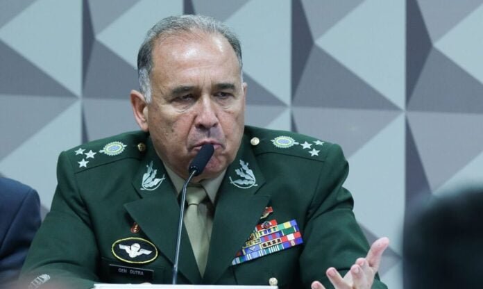 General Menezes Depõe na CPMI dos Atos Golpistas e Negocia Negligência Militar politica