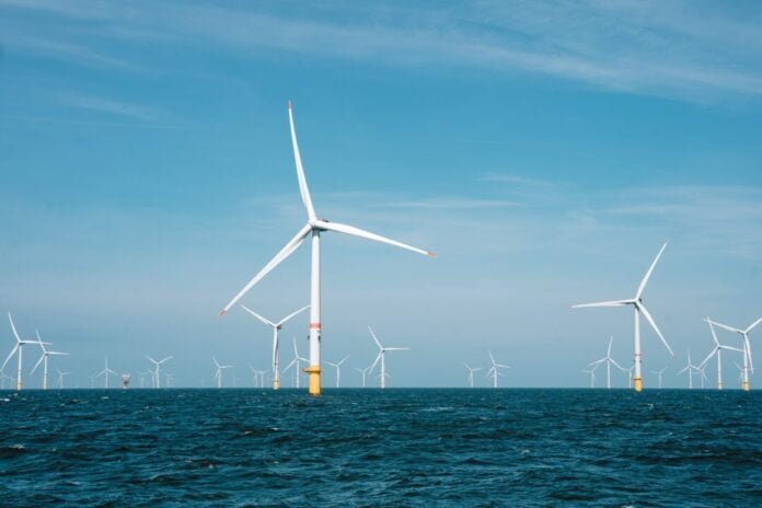 Brasil pode aumentar em 3,6 vezes sua produção de energia com usinas eólicas offshore, aponta estudo da CNI economia