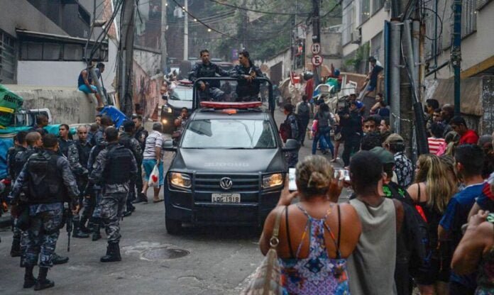 Impacto Econômico das Ações Policiais nas Favelas do Rio de Janeiro: Prejuízo Anual de R$ 14 Milhões para os Moradores mundo