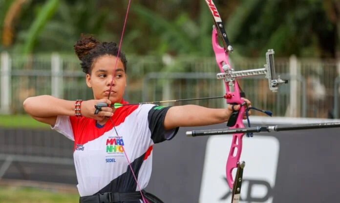 A Jovem Arqueira Maranhense que Encanta com seu Talento no Tiro com Arco esporte