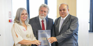 GDF recebe computadores e mobiliário doados pelo TJDFT