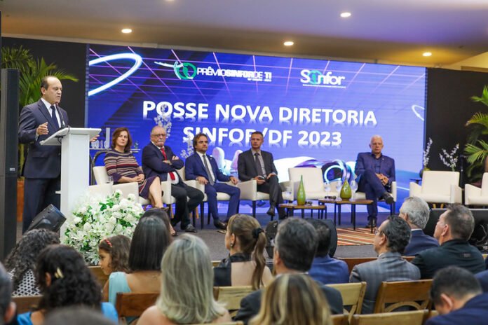 Posse da nova diretoria do Sinfor tem homenagem ao GDF brasilia