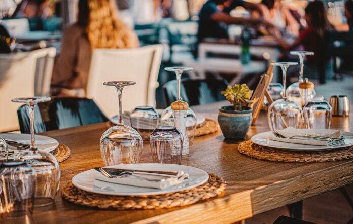 Número de bares e restaurantes no prejuízo cresce 5% em agosto, aponta pesquisa da Abrasel economia