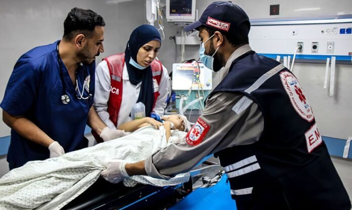 Ataques israelenses a hospitais em Gaza geram alerta internacional por violações humanitárias mundo