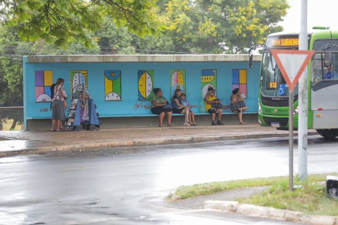 Projeto transforma paradas de ônibus de Sobradinho em galerias de arte brasília