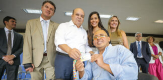 Carteira de Identificação da Pessoa com Deficiência é lançada no DF