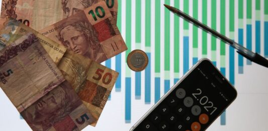 Mercado eleva previsão da inflação pela 13ª semana seguida e aumenta expectativa para a Selic em 2026