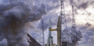 New Glenn: Blue Origin prepara estreia do foguete gigante na madrugada deste domingo