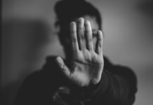 Violência contra mulheres permanece em níveis alarmantes e pouco muda em 20 anos, aponta OMS