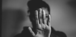 Violência contra mulheres permanece em níveis alarmantes e pouco muda em 20 anos, aponta OMS