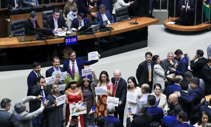 Congresso Nacional derruba vetos de Lula ao Marco Temporal das Terras Indígenas politica