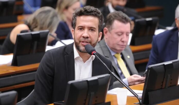 Conselho de Ética Inicia Processo de Investigação Contra Deputado André Janones por Suposta "Rachadinha" politica
