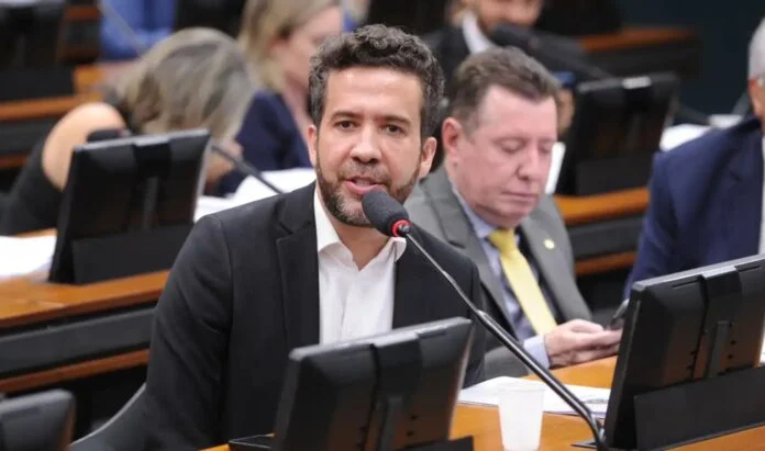 Conselho de Ética Inicia Processo de Investigação Contra Deputado André Janones por Suposta "Rachadinha" politica
