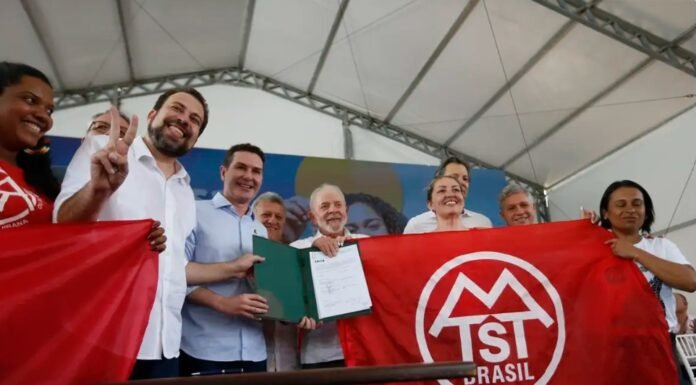 Lula participa da assinatura para início das obras do empreendimento copa do povo em Itaquera politica