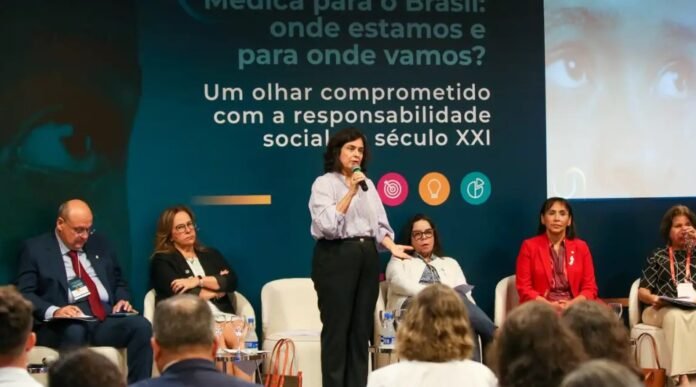 Ministra da Saúde destaca compromisso com formação médica de qualidade saude