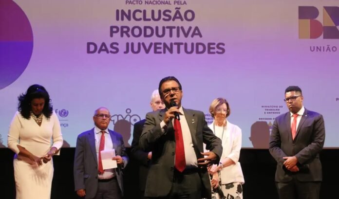 Ministro do Trabalho Instiga Empresas a Oferecerem Salários Mais Altos para os Trabalhadores saude