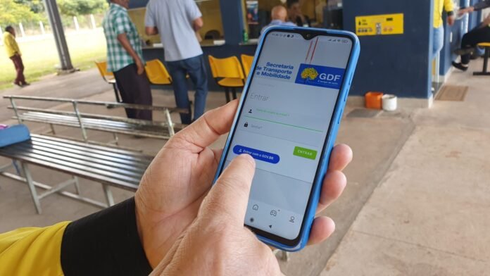 DF inova e motoristas de taxis podem fazer recadastramento online brasilia